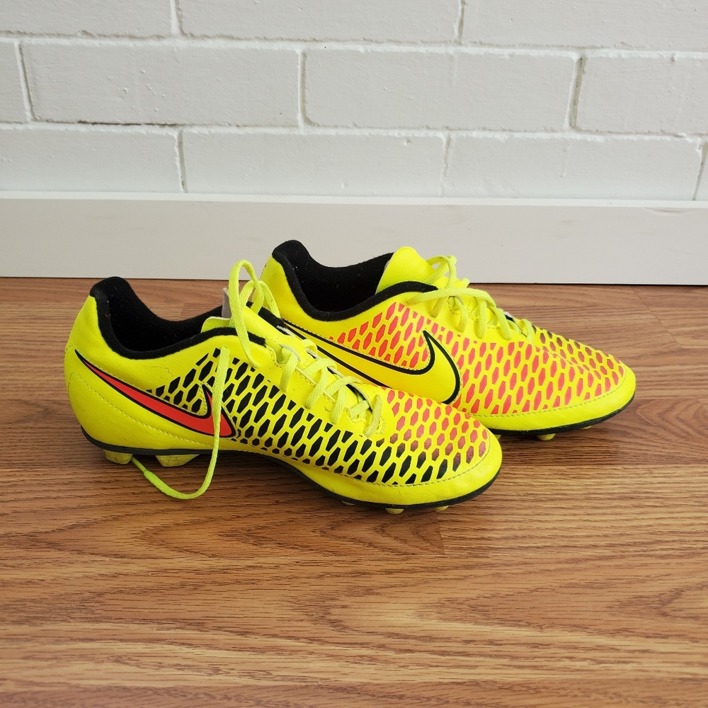 Magista neon soccer cleats size 3.5 y